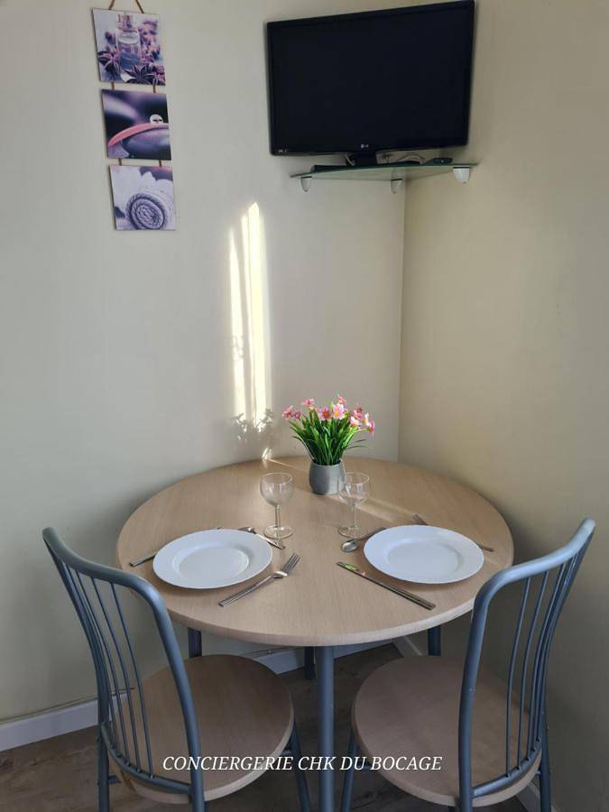 Gîte pour 2 personnes, avec terrasse à Chambretaud - 4