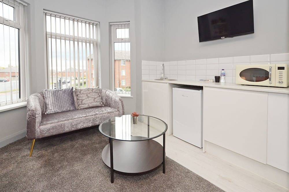 Ganze Wohnung, Superior-Studio-Ensuite-With Tv in Crewe, Cheshire East