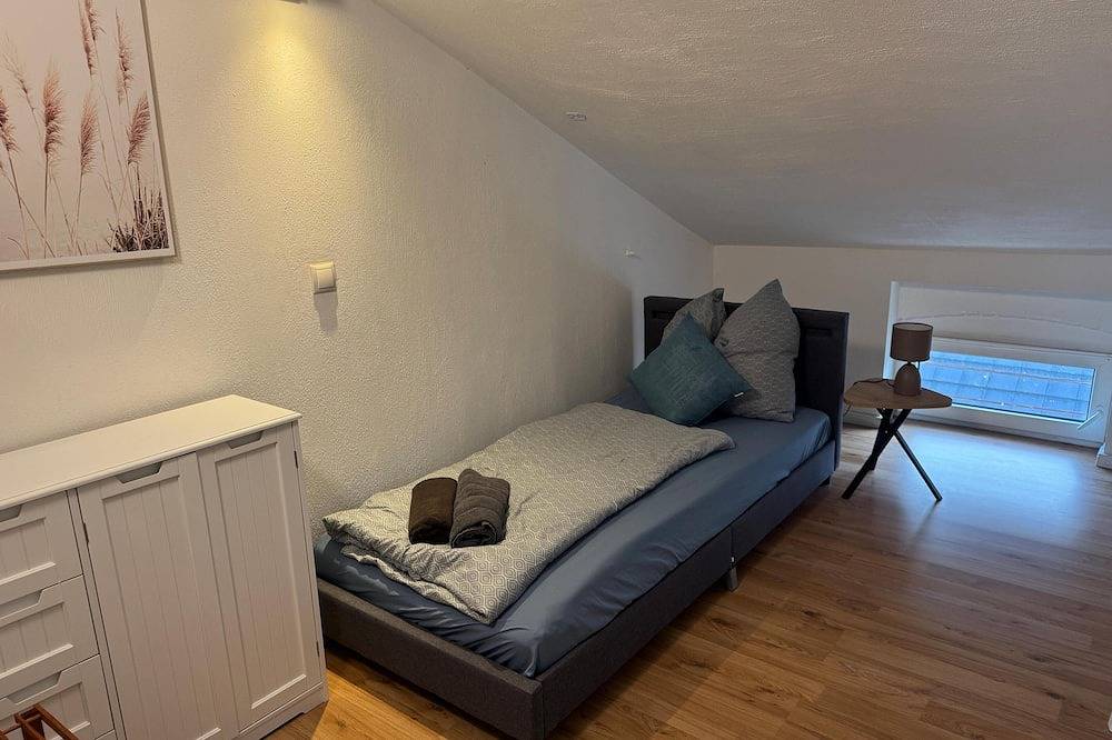 Ganze Wohnung, Charmantes Appartement Florian mit 3 Schlafzimmern in Bernburg in Bernburg, Region Salzlandkreis