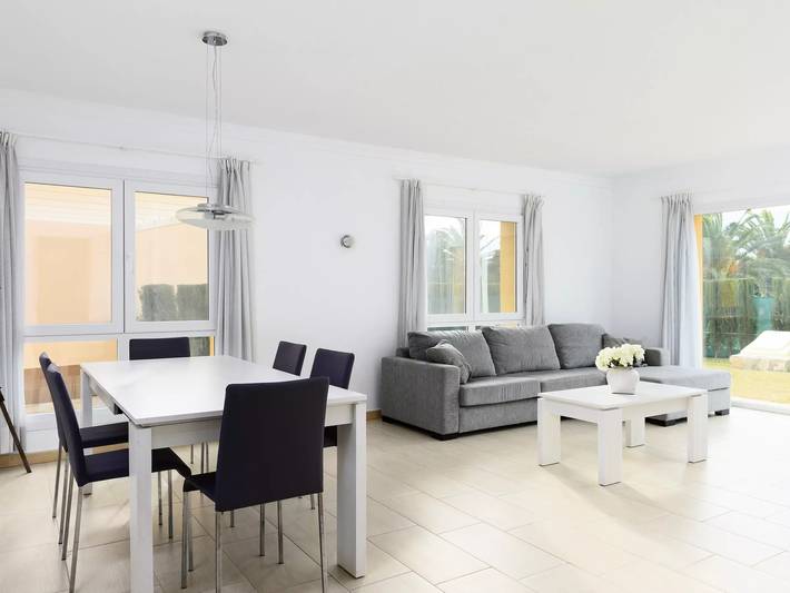 Villa für 6 Personen, mit Garten in Oliva