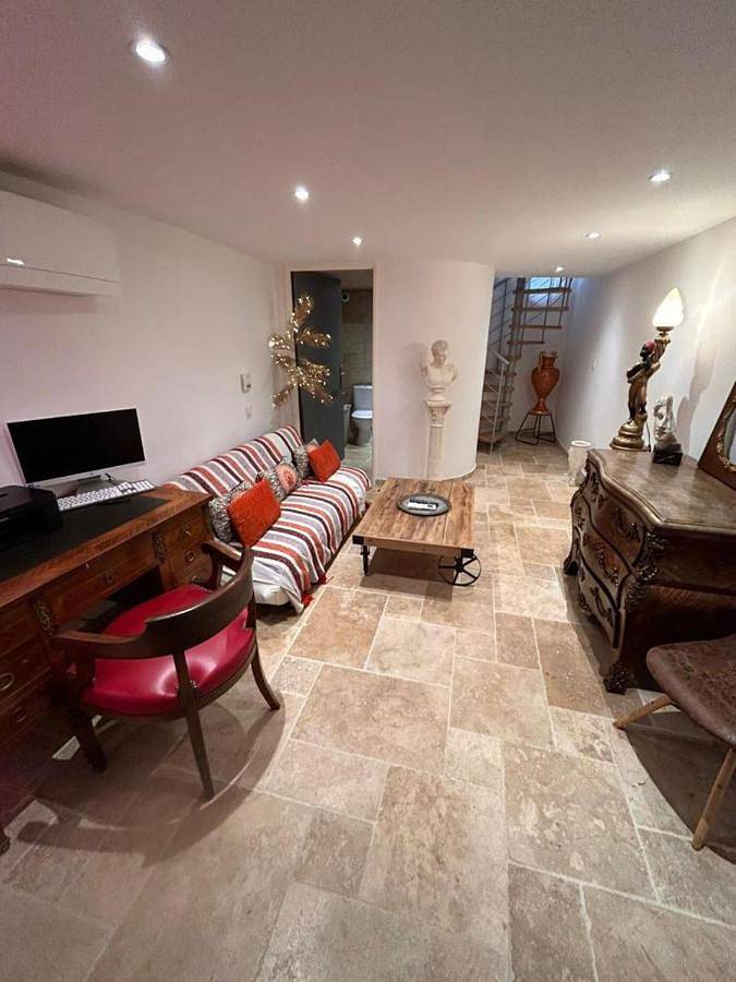 Gîte pour 5 personnes, avec terrasse à Adissan