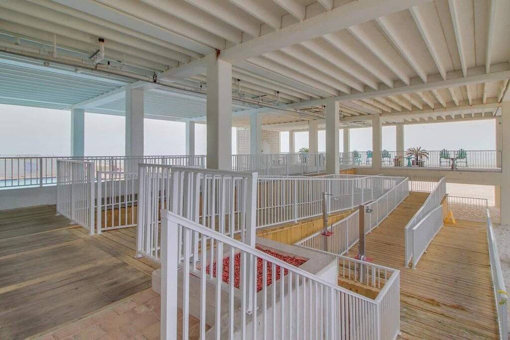 Ganze Wohnung, Beachfront Studio • Gulf Views • Pool • Walk to Beach + Dining in Bahama Beach, Panama City Beach