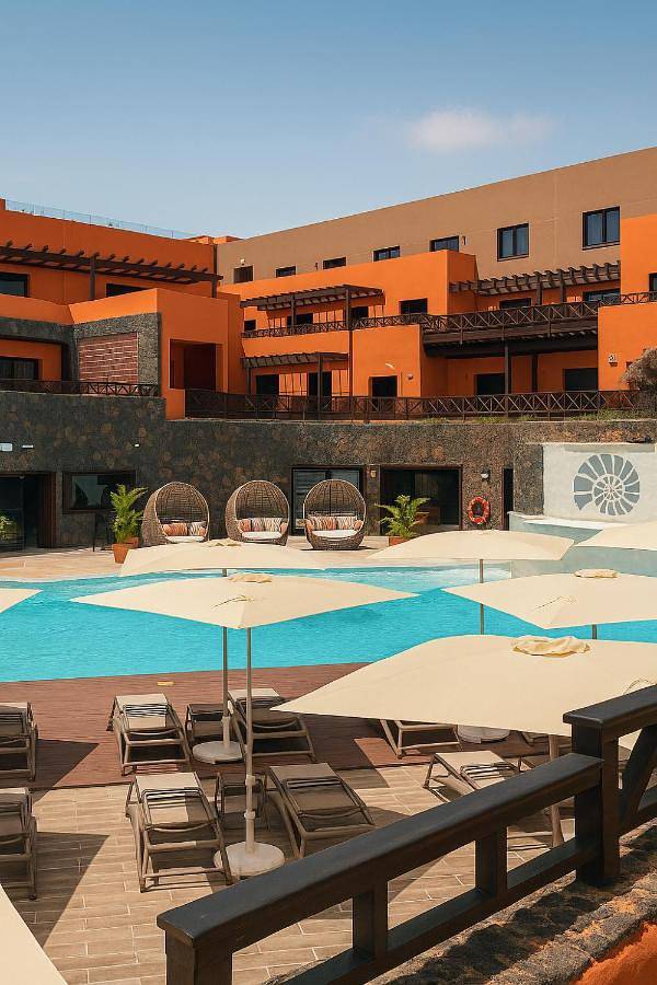 Hôtel pour 3 personnes, avec terrasse et piscine