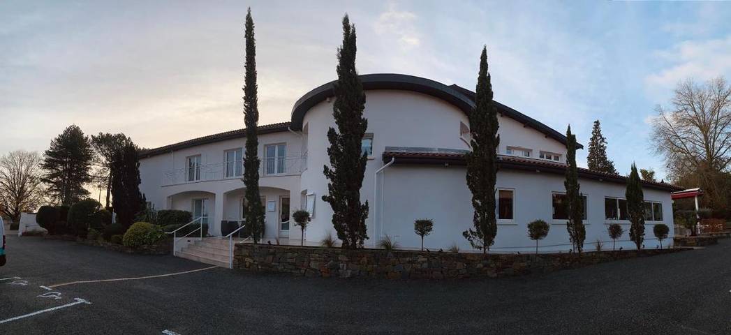 Hotel para 3 personas, con jardín y sauna además de piscina y jacuzzi - 1