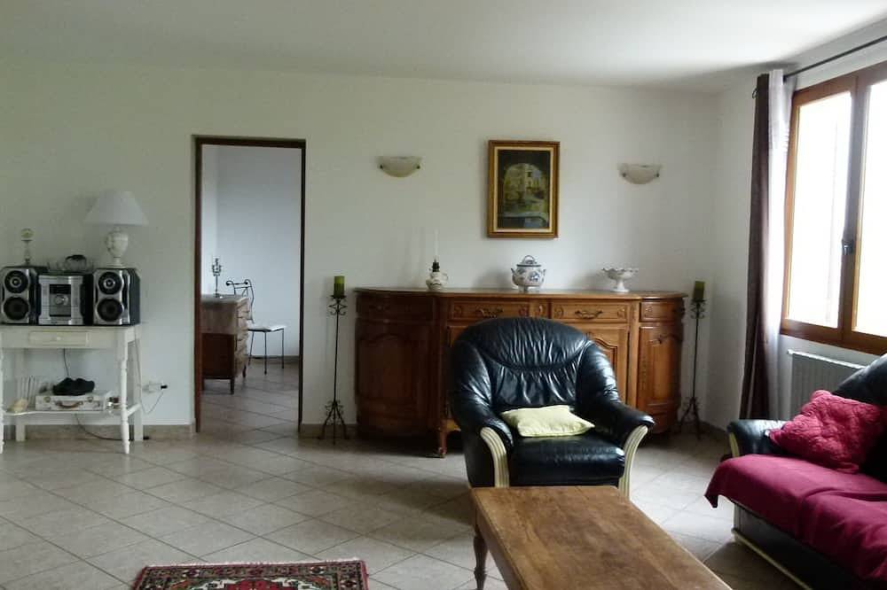En la altura del pueblo, tranquilo, casa que duerme 8 personas. in Artignosc-sur-Verdon, Región Brignoles