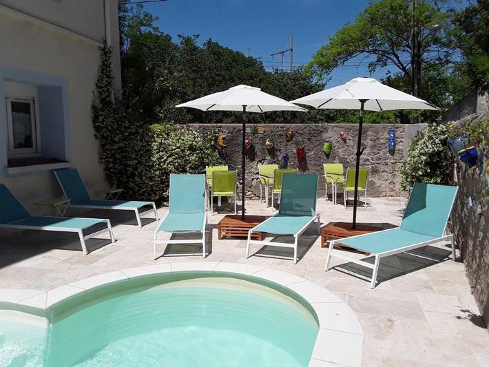 Hôtel pour 3 personnes, avec terrasse et piscine
