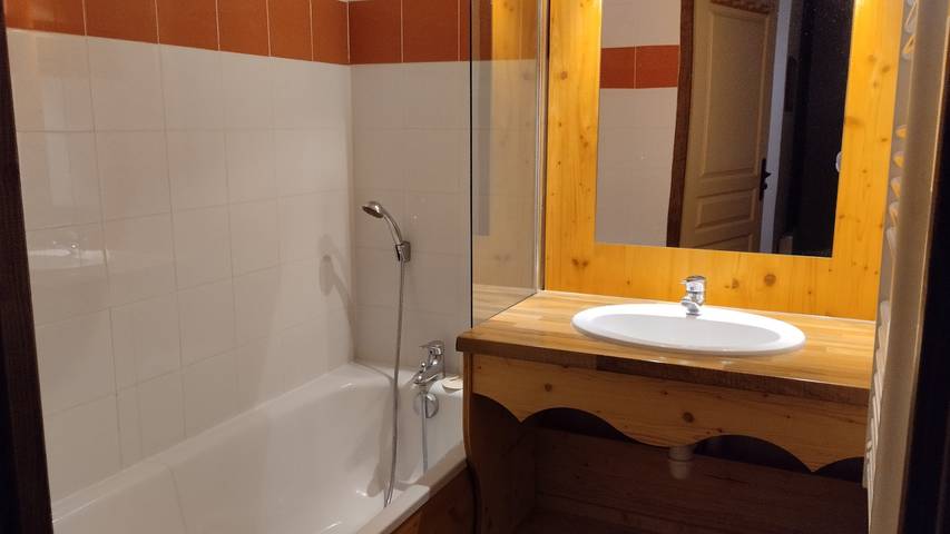 Apartamento entero, Hameau 4 106 - Spa & Piscine appartement 6 pers in Orelle, Massif de la Vanoise