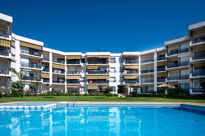 Appartement entier, At036 Constelación: Appartement en face de la plage, avec piscine, A/C, wifi et parking in Platja de les Antines (Torredembarra), Creixell