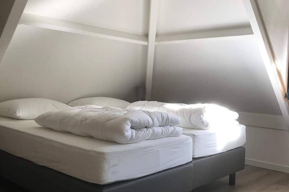 Ferienvilla mit privatem Pool, in der Nähe von Banjaardstrand rollstuhlgerecht in De Banjaard, Kamperland