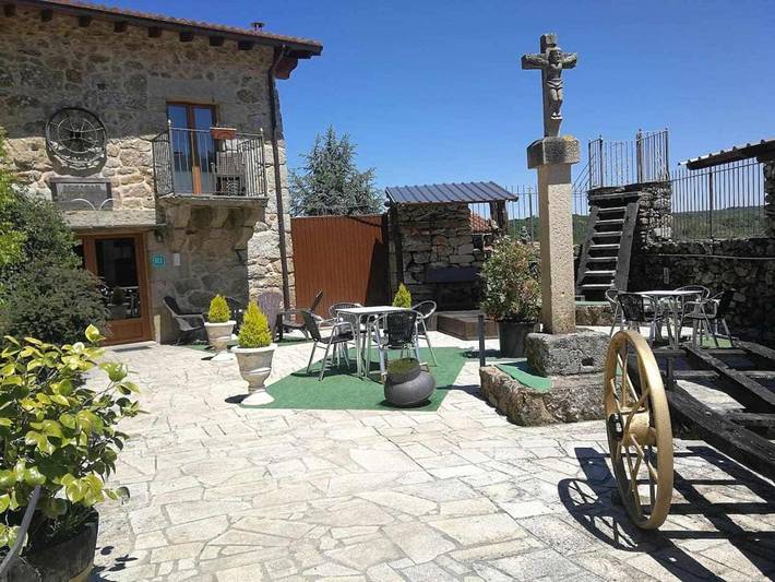 Apartamento para 9 personas, con Balcón y Terraza además de Jardín y Piscina en Celanova