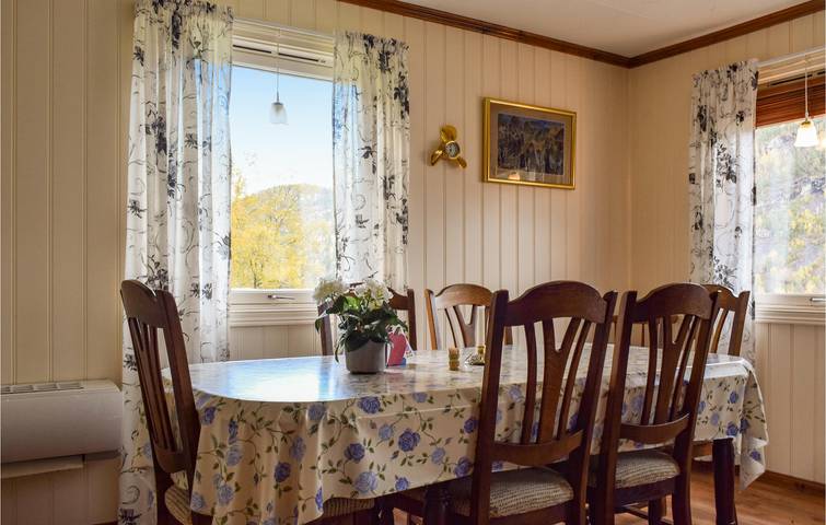 Casa de vacaciones para 9 personas con jardín in Bygland
