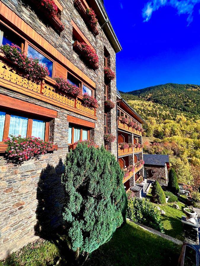 Hôtel pour 4 personnes, avec jacuzzi ainsi que sauna et terrasse dans el Serrat