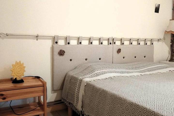 Gîte pour 2 personnes, avec jardin et terrasse à Cudos