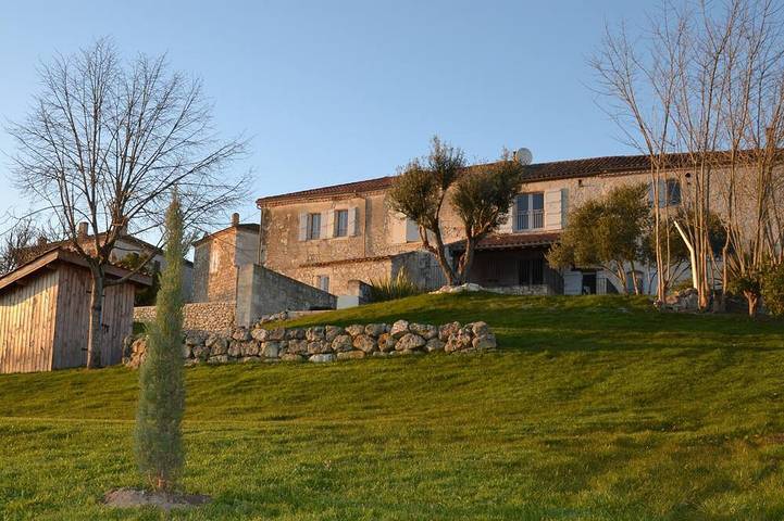Gîte pour 10 personnes, avec terrasse et jardin à Saint-Mézard