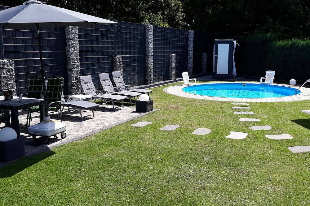 Ganze Wohnung, Ferienwohnung Meyer mit privat-Pool und Gartensauna, exklusive Fewo, neu erbaut in Mähren, Westerwald