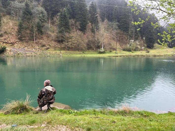 Location de vacances pour 4 personnes, avec vue sur le lac et jardin ainsi que terrasse et vue, animaux acceptés à Sers - 2