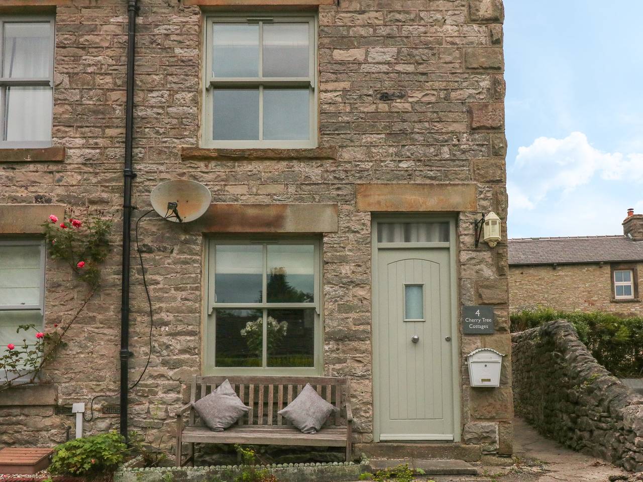 4 Cherry Tree Cottages in Bradwell (Derbyshire Dales), Derbyshire