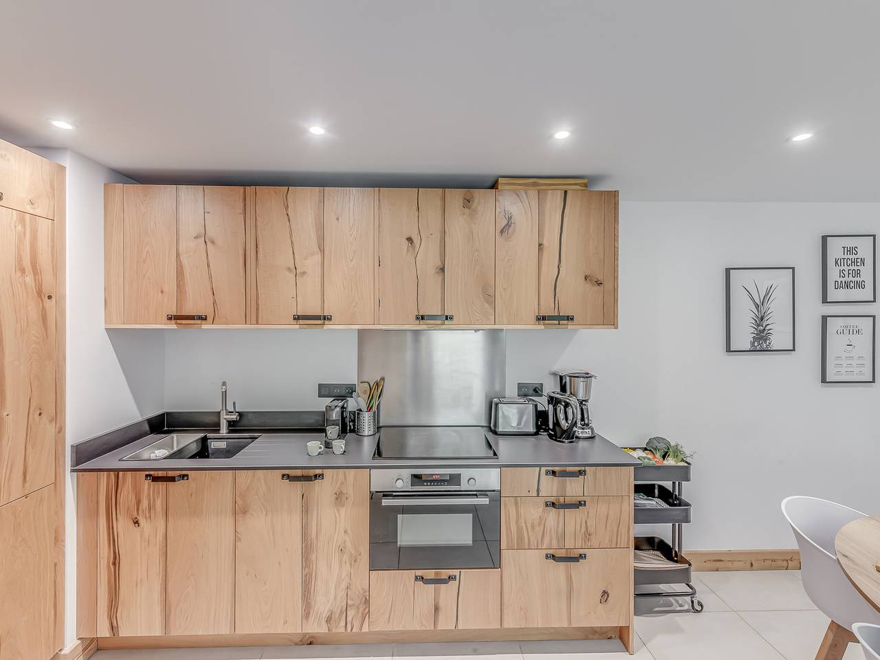 Entire apartment, Charming Alpine Apartment in Champagny-en-Vanoise, 4 Rooms, Sleeps 8, Mountain Views in Champagny-en-Vanoise, Vanoise National Park