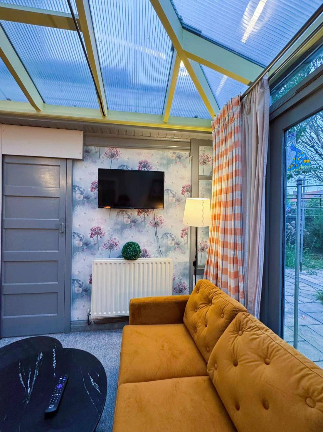 Fully Furnished Easy London Stay-Access by Elm Park & City Airport-Studio in London Borough of Havering, London