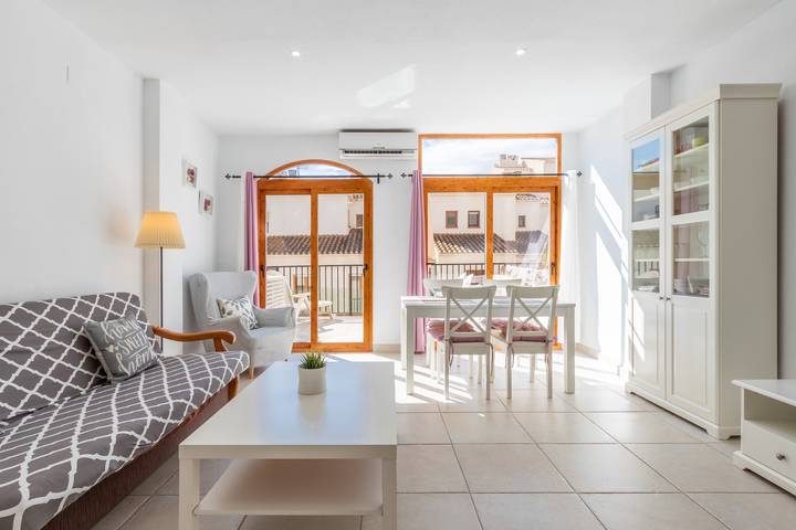 Apartamento entero, Altea Apartamento con vista al mar, terraza, A/C y Wi-Fi in Altea pueblo, Altea
