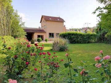 Gîte pour 10 personnes, avec terrasse et jardin dans Sury-en-Vaux