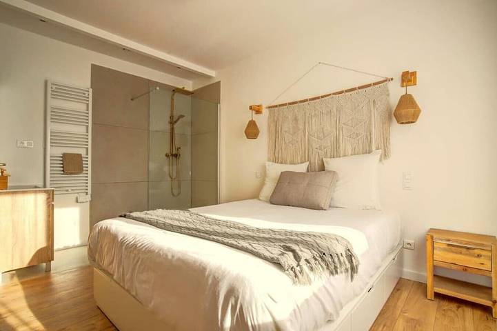 Location de vacances pour 8 personnes, avec terrasse ainsi que jardin et piscine, animaux acceptés à Peyrole - 2