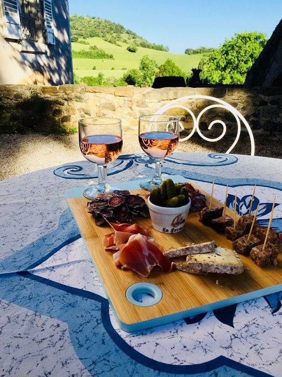 Chambre d’hôte pour 2 personnes, avec piscine ainsi que jardin et jacuzzi dans le Puy-de-Dôme - 4