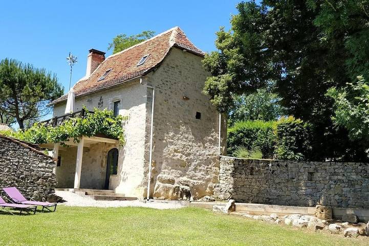 Location de vacances pour 5 personnes, avec Jacuzzi et Terrasse ainsi que Jardin et Piscine à Lissac-et-Mouret