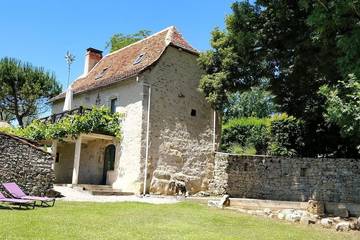 Location de vacances pour 5 personnes, avec jacuzzi et jardin ainsi que piscine et terrasse à Lissac-et-Mouret