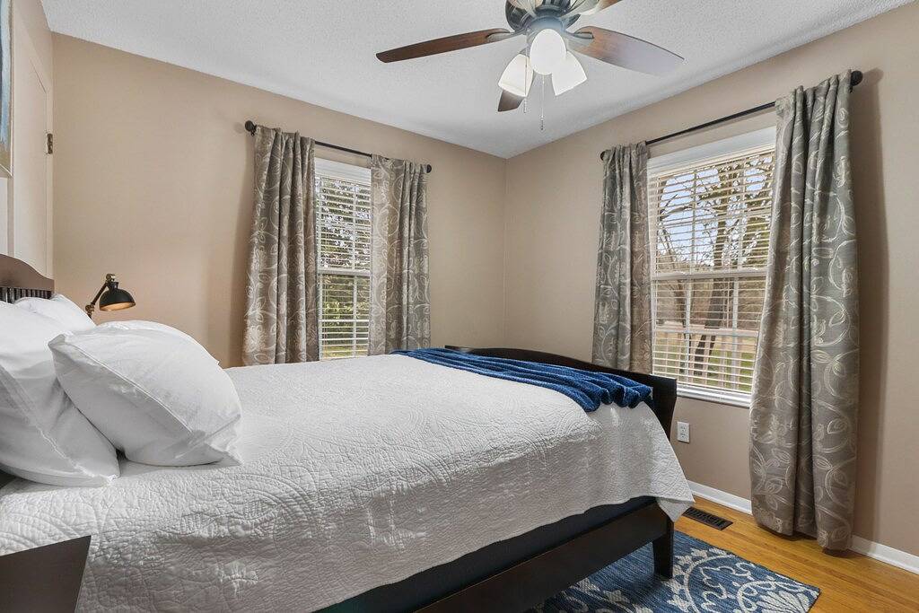 On Lake w/Dock/Spa Near Ut/Windrock/Golf/ Shopping -Pontoon boat avail. to rent. in Knox County (TN)