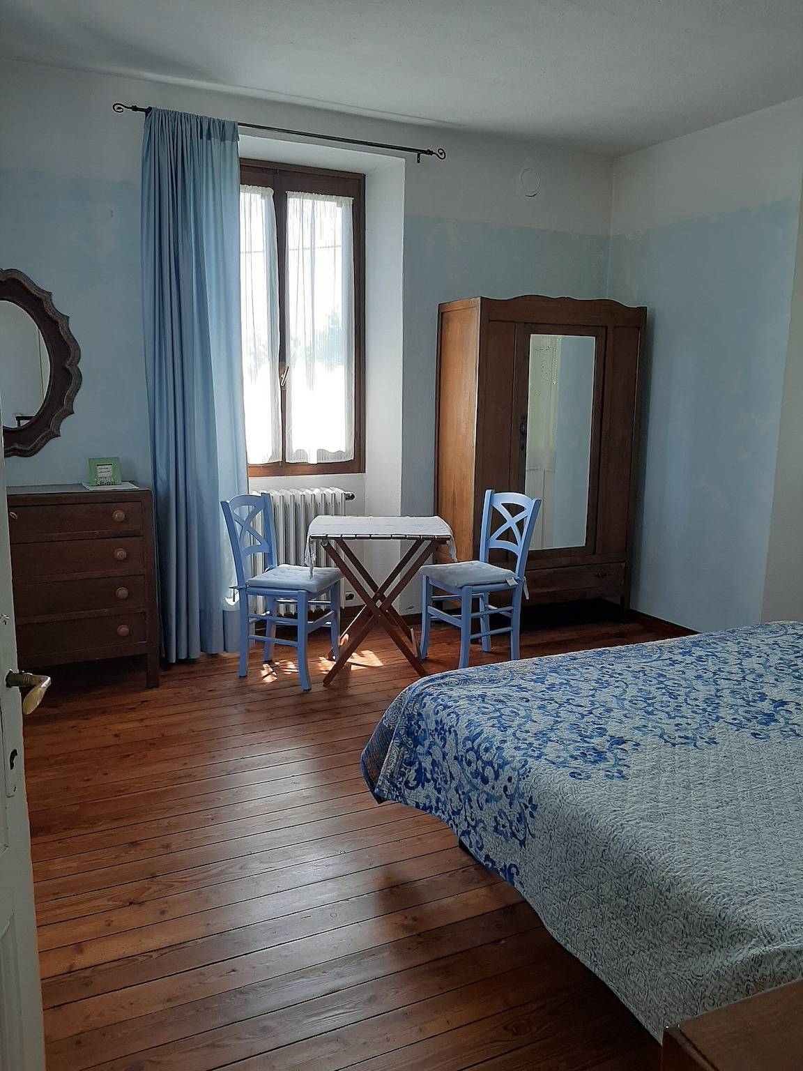 Bed and Breakfast 'Larice Rosso' with Lake View, Shared Garden and Wi-Fi in Casale Corte Cerro, Comune di Casale Corte Cerro