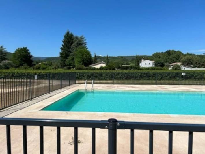 Location de vacances pour 2 personnes, avec terrasse et piscine, animaux acceptés à Chambonas - 2