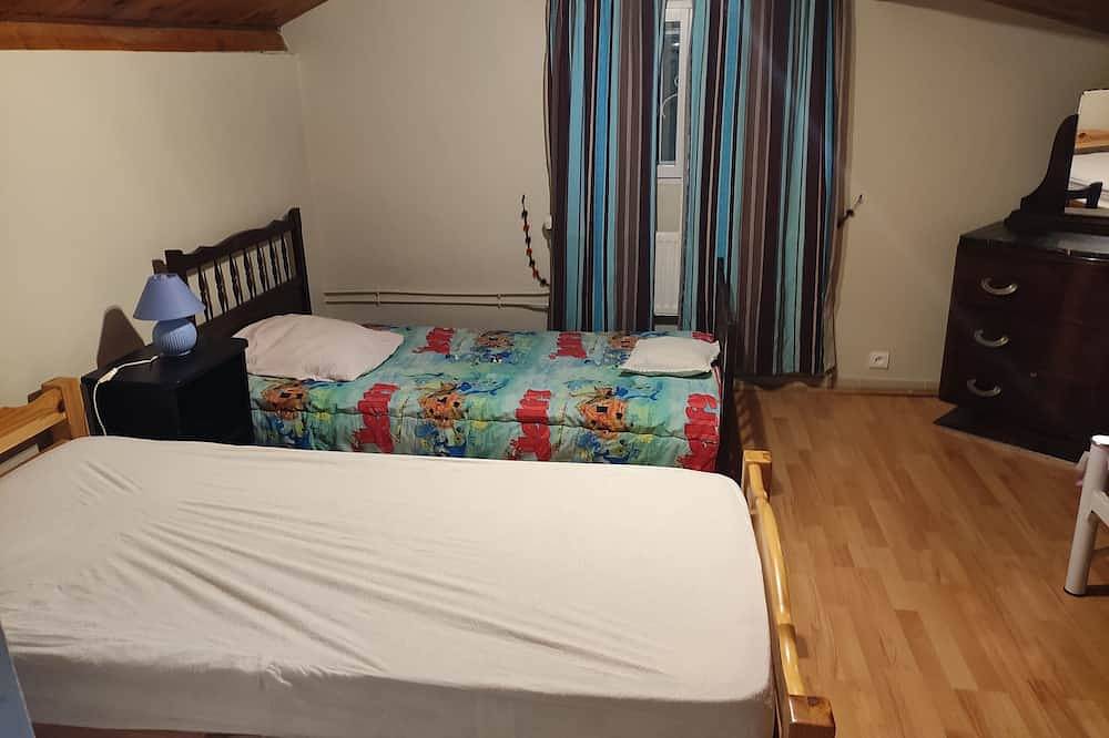 2 Bedroom Private vacation home in Saint-Mitre-les-Remparts in Saint-Mitre-les-Remparts, Istres und Umgebung
