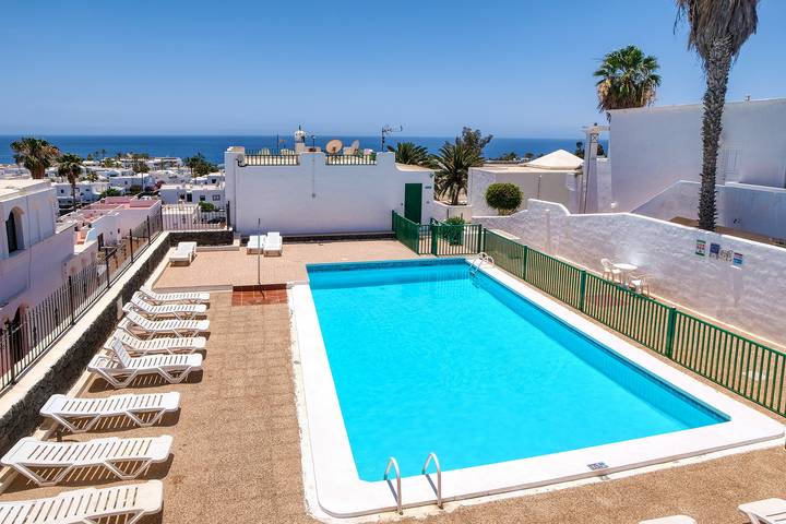 Apartment for 3 people, with balcony and ocean view as well as pool in Puerto del Carmen Old Town
