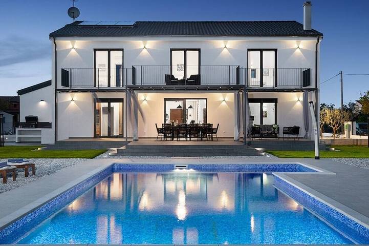 Villa für 10 Personen, mit Garten und Balkon - 1