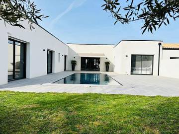 Cottage pour 8 personnes, avec jardin ainsi que jacuzzi et piscine, animaux acceptés à Thairé
