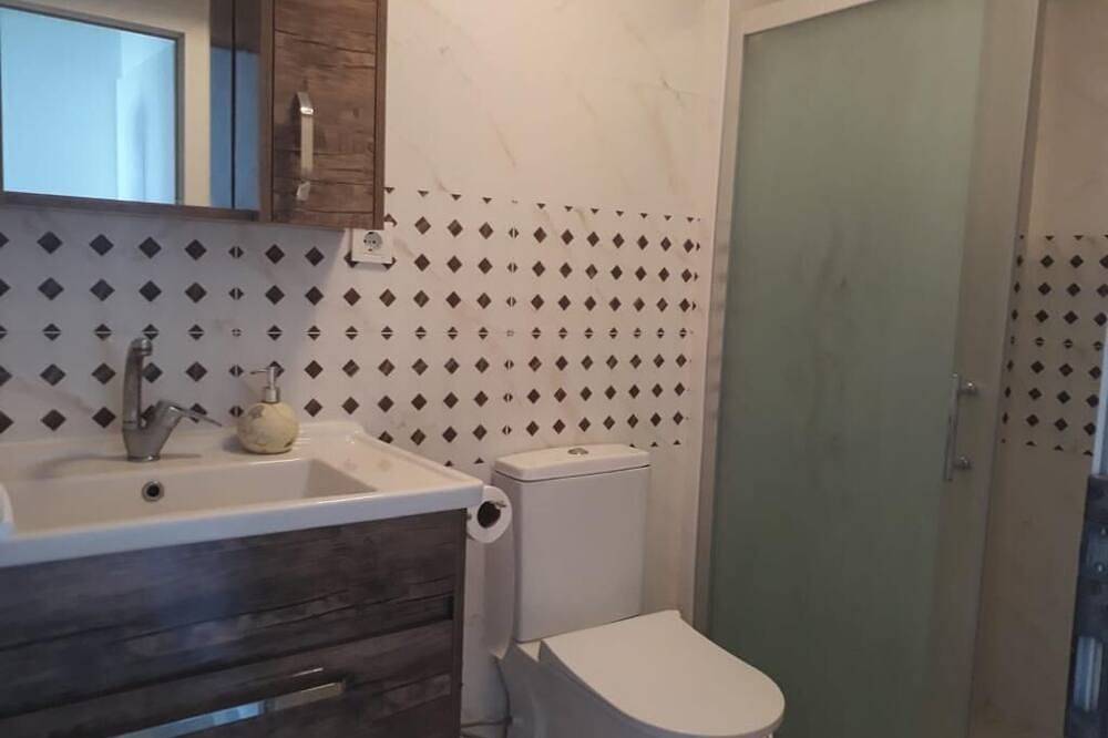 Ganze Wohnung, Ailecek tatil yapabileceğiniz Çeşme merkezde denize bahçeli daire. in Cesme, Provinz Izmir
