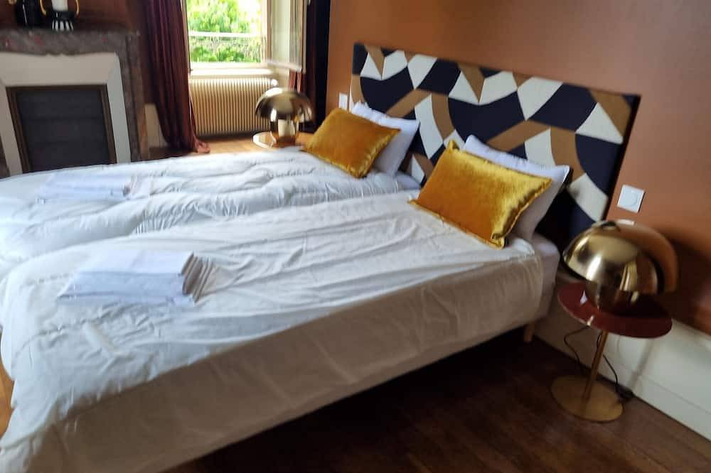 Luxury holiday villa for 14 people Corrèze campagn et grand air in Neuvic, Ussel region