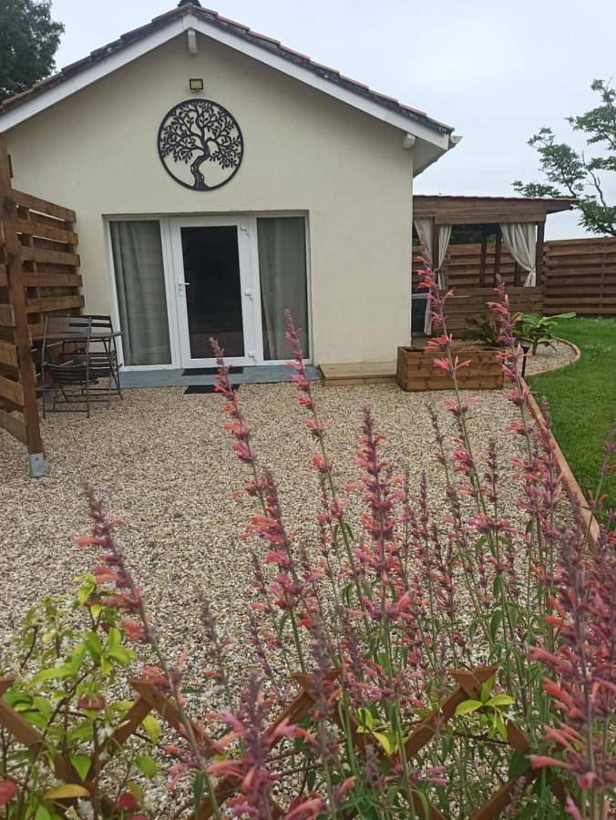 Appartement entier, One-Bedroom Apartment in Montcaret, Périgord Pourpre