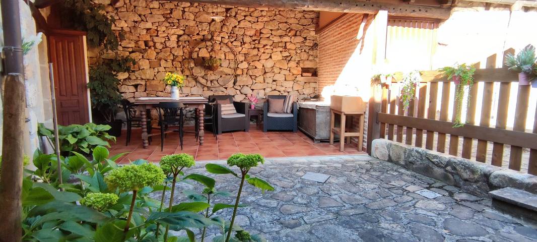 Casa rural para 6 personas, con jardín y piscina para niños, Se admiten mascotas en Comarca de Oriente - 2