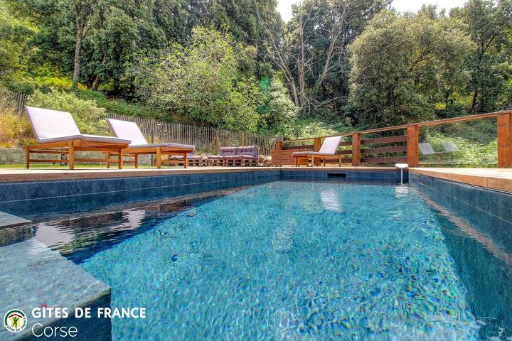Gîte pour 6 personnes, avec Terrasse ainsi que Jardin et Piscine à Appietto