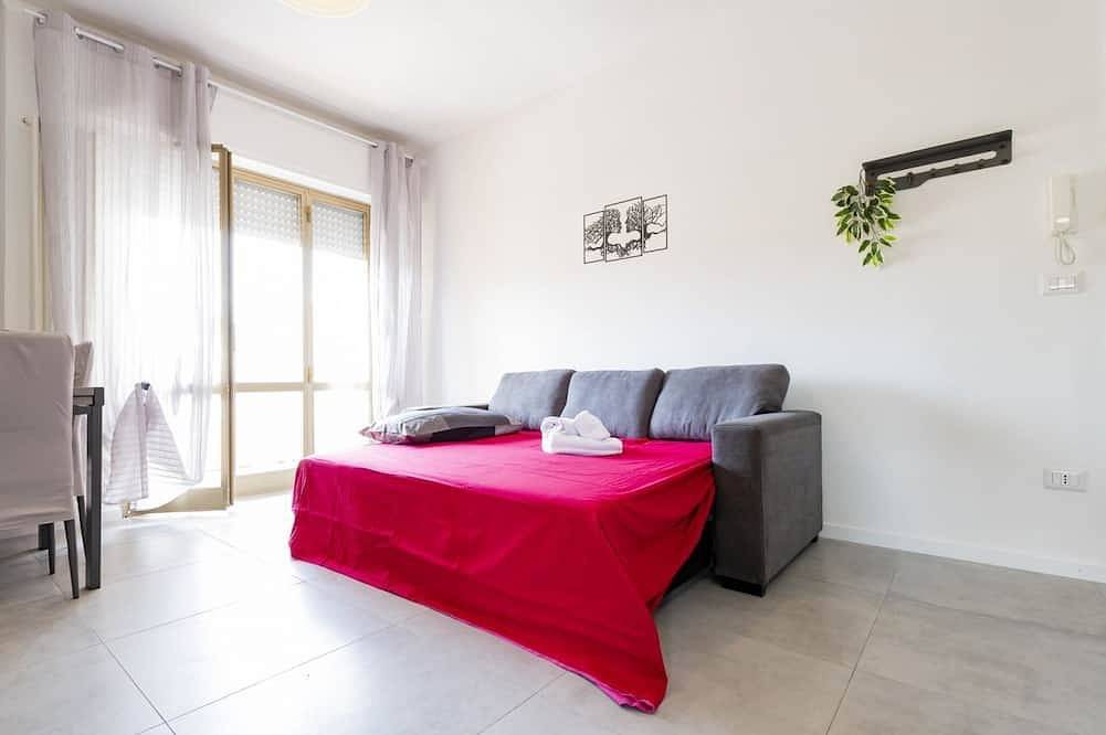 Entire apartment, Guesthost - Comfortable 55 sqm apartment, able to accommodate up to 3 people, located on the second floor of a building without a lift.The property is located in Montesilvano, a few kilometers from Pescara, in a quiet residential area full of services. F in Montesilvano Marina, Montesilvano