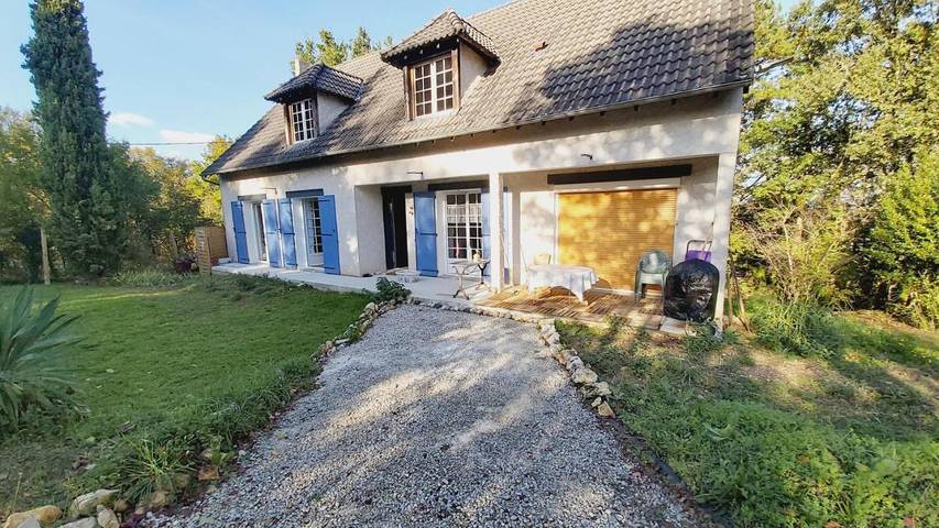 Gîte pour 6 personnes, avec jardin et vue dans Noailles (Corrèze)