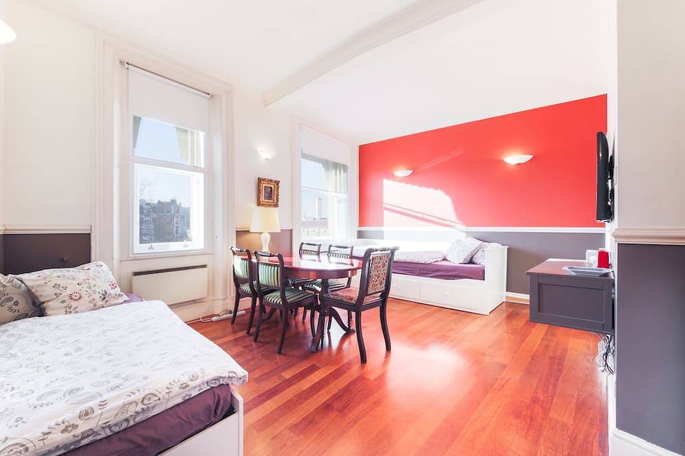 Entire apartment, Charming Apartment minutes walk from St Paul's Cathedral! in Downtown, London