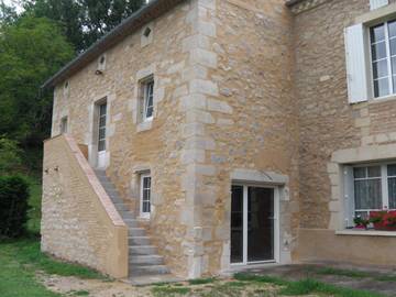 Gîte pour 4 personnes, avec terrasse et jardin à Noaillac
