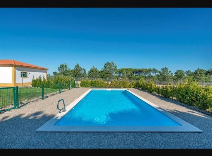 Casa de férias para 11 pessoas, com piscina e vista e ainda jardim em Grândola