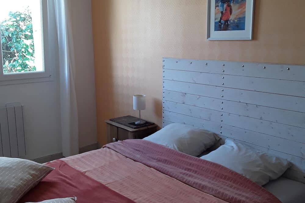 Location Maison Plein Pied 6 Personnes 800 ml de la Plage et du Port a Pied in Camaret-sur-Mer, Iroise