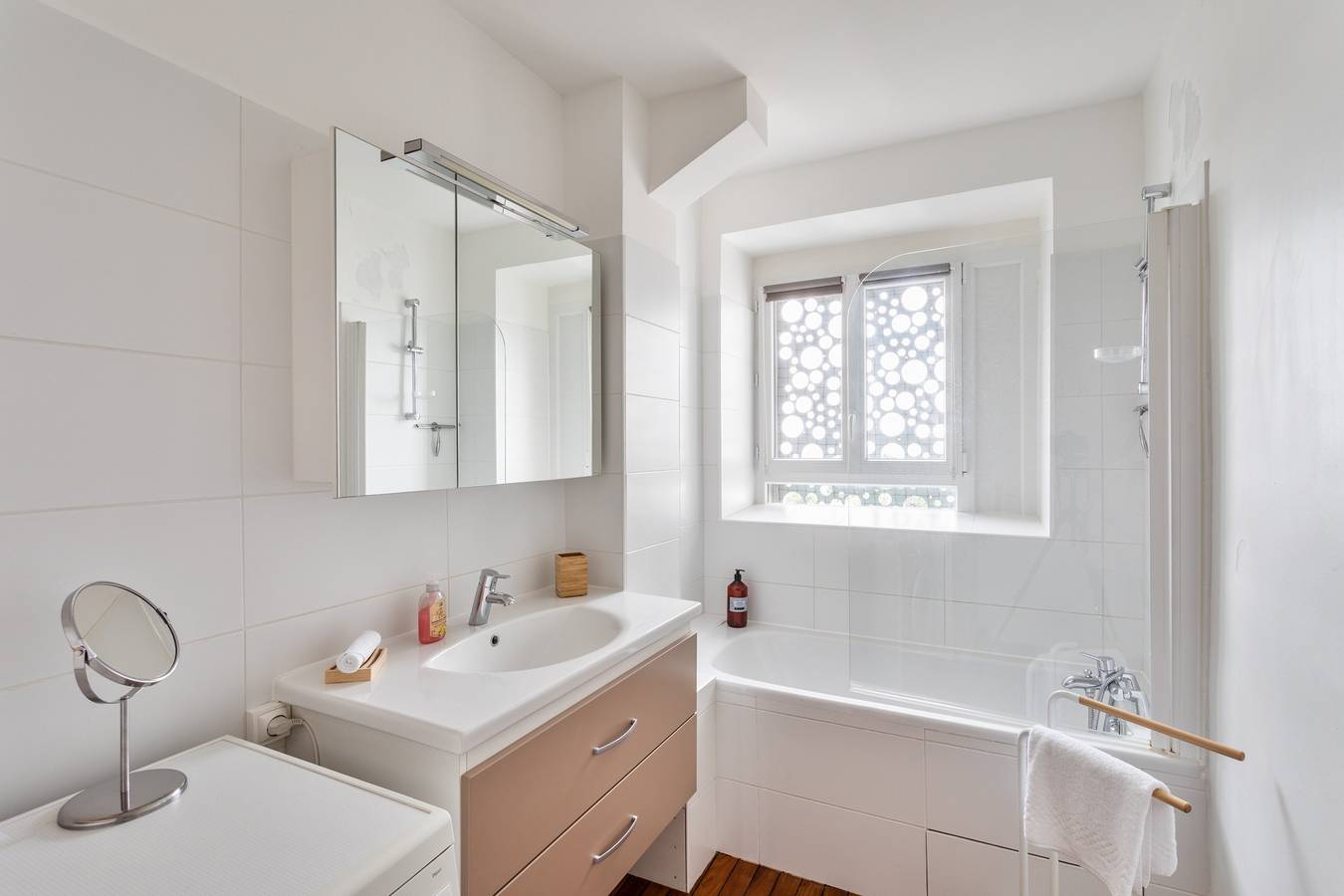 Entire apartment, Blanche De Castille - Appartement 2 chambres avec parking in Nantes, Nantes region