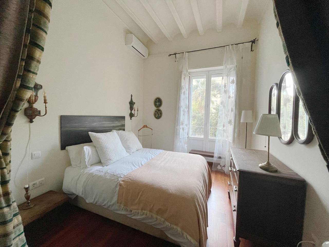 Entire apartment, Elegant apartment with balconies, Ac and parking in central Jerez in Jerez de la Frontera, Costa de la Luz