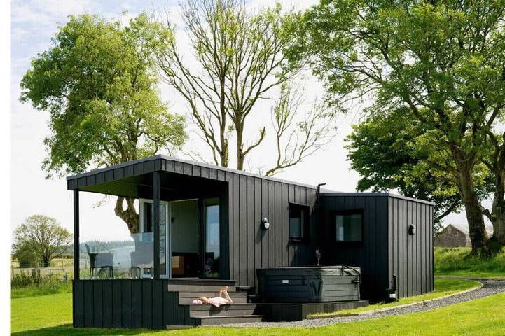 Holiday apartment for 4 people, with hot tub and balcony in Northern Ireland